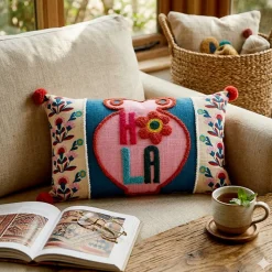 Coussin hola pompons 50x30cm
