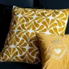 Coussin petales brodees 45x45cm