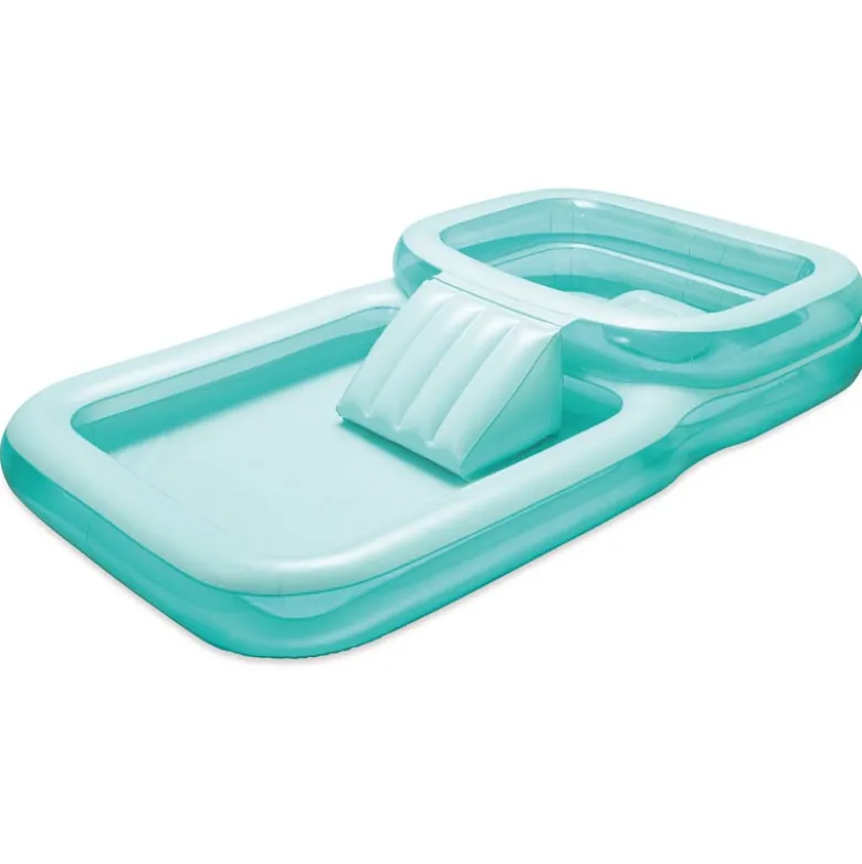 Piscine avec toboggan