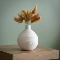 Queues de lapin dans vase boule