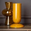 Vase sur pied ocre